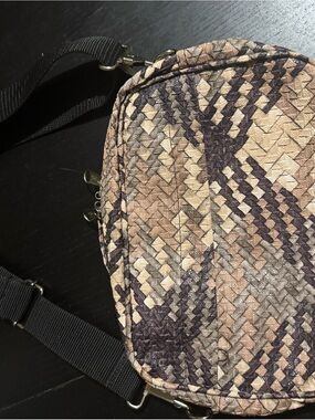 Textured Woven Crossbody Bag in Neutral Snake Print